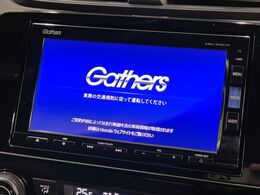 【純正ナビ】人気の純正ナビを装備。オーディオ機能も充実しており、Bluetooth接続すればお持ちのスマホやMP3プレイヤーの音楽を再生可能！毎日の運転がさらに楽しくなります！！