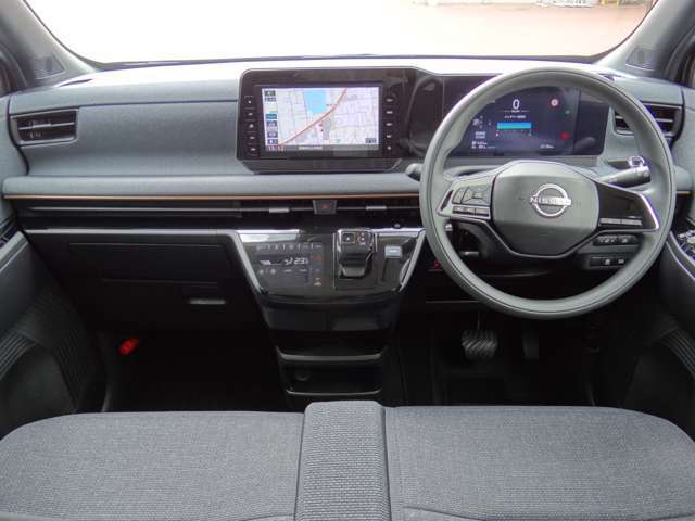 周囲が広く見わたせて、車両感覚もつかみやすく　足元も広々としてます。