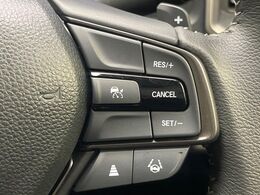 【アダプティブクルーズコントロール】高速道路での長距離走行が楽に！！自動で速度を保つクルーズコントロールが、衝突軽減システムと連携し、前方の車両を感知して車間を保つように速度調節してくれます！！