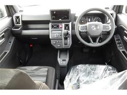 前席全体　目線も高く広い視界で安心して運転することができますね！