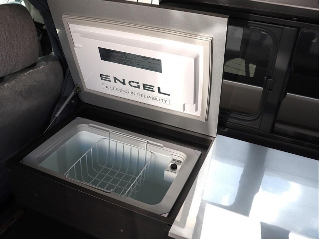 ENGEL冷蔵を完備！　容量はたっぷりの40リットルです！