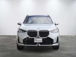 BMWのまさに「顔」ともいえる「キドニー・グリル」は、他の追随を許さない存在感を誇り、「キドニー・グリル」を見かけただけでBMWの風格を感じさせます！！