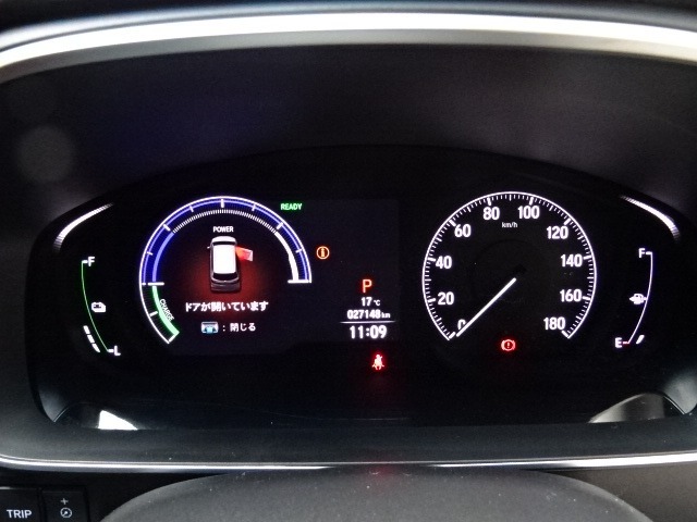 メーターも見易いレイアウトなので安心ドライブをサポートします☆