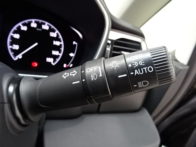 オートライト付きです。手元での操作なしでヘッドライトのON/OFFできます。トンネルでの点灯・消灯忘れ防止に役立ちます！