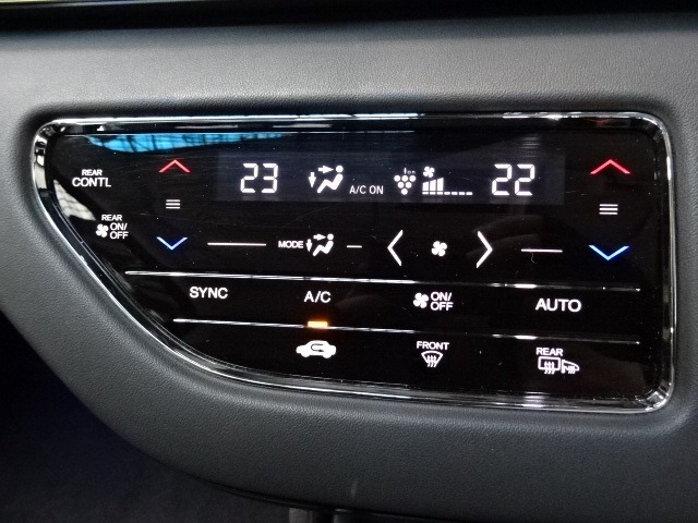 オートエアコンタイプなので細かい操作なしで快適温度に調整してくれます。季節の変わり目のわずらわしさはありませんね♪