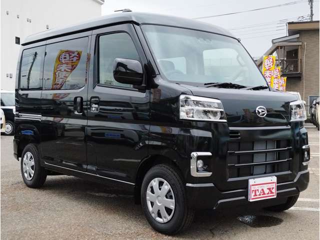 【展示車両】　当社は届出済未使用車を中心に、軽自動車から普通乗用車はもちろん、貨物車両やトラック・大型車両の中古車・登録済未使用車・新車すべてのお車が取扱可能！