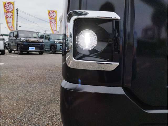 【自動車保険】　自動車販売はもちろん、各種自動車保険の取り扱いもしております。当社で自動車保険にご加入頂ければ、レッカーサービスなど面倒な事故対応・鈑金修理も当社が窓口となりサポートいたします。
