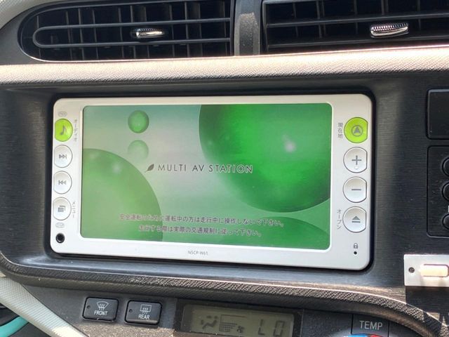 【純正ナビ】人気の純正ナビを装備しております。ナビの使いやすさはもちろん、オーディオ機能も充実！キャンプや旅行はもちろん、通勤や買い物など普段のドライブも楽しくなるはず♪