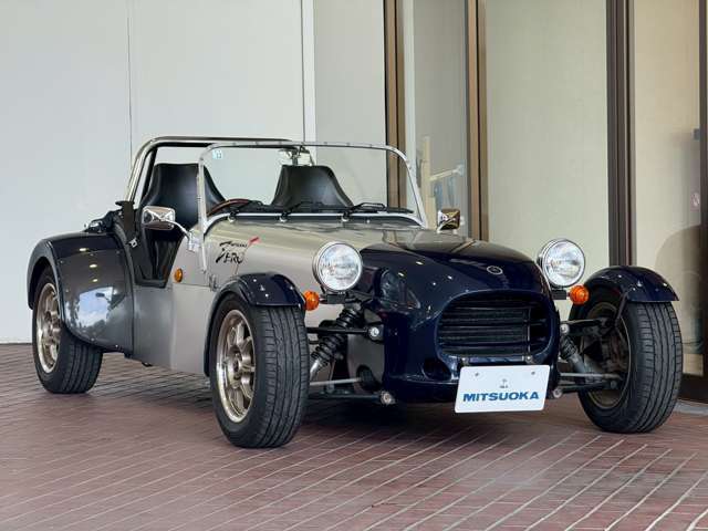 サイドカーや車の改造から出発して自社商品の開発へ進んだジャガーの歴史に触れ、私たちは大きな夢と勇気を手にした時、Zero1が生まれました。