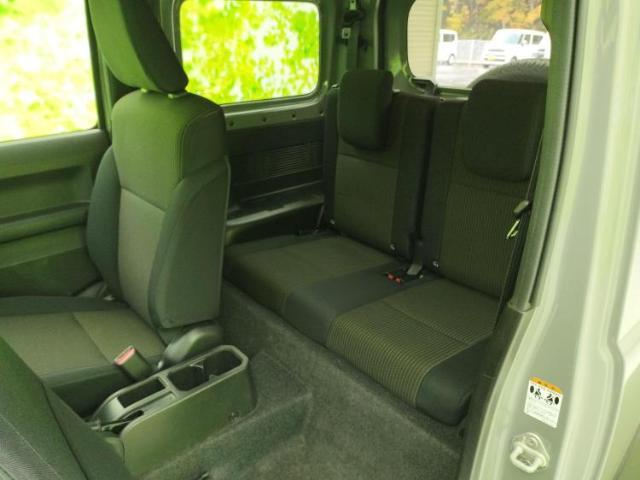 WECARSでは各商談席に大型モニターをご用意しております！見やすい大画面でゆったりと全国の在庫をご覧いただけます！是非ご来店お待ちしております！