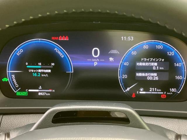 WECARSの展示場では実際に見て、触ってお車をお選びいただけます！知識の豊富な営業スタッフが様々なカーライフをご提案いたします！