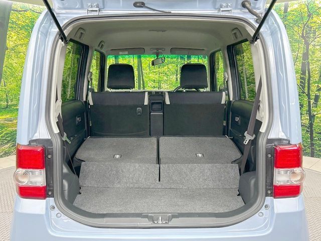 普段のお買い物や通勤、送迎等に十分な荷室スペースを確保しております。セカンドシートを倒すと、大きな荷物の積載も可能です♪