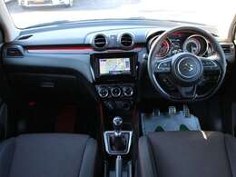 すっきりとしたスイフトらしいデザインのダッシュ回り！フロントビューの視認性もよく運転しやすいと思います★