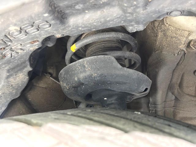 お車を安心してお乗りいただく為には、足回りの定期点検が欠かせません。サービスサポート（有償保証）では無料点検もご提供しており、安心のカーライフをお過ごしいただけるサポート体制が整っています。