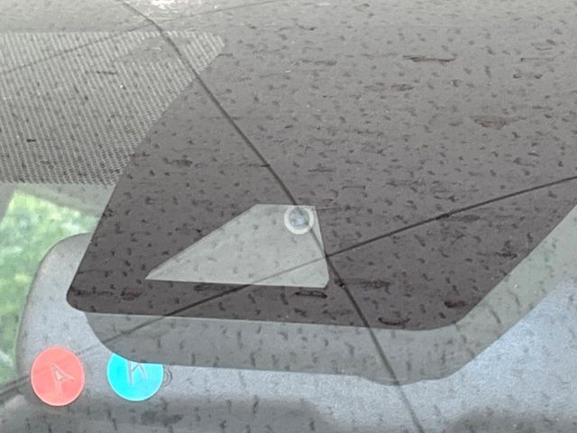 【トヨタセーフティセンス】走行中に前方の車両等を認識し、衝突しそうな時は警報とブレーキで衝突回避と被害軽減をアシスト。より安全にドライブをお楽しみいただけます。