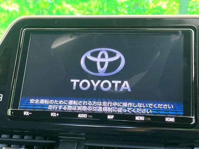 【純正9インチナビ】人気の純正ナビを装備しております。ナビの使いやすさはもちろん、オーディオ機能も充実！キャンプや旅行はもちろん、通勤や買い物など普段のドライブも楽しくなるはず♪