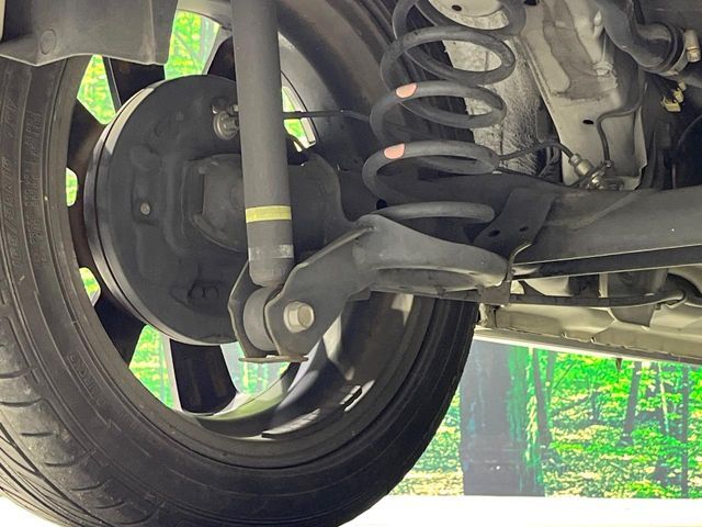 お車を安心してお乗りいただく為には、足回りの定期点検が欠かせません。サービスサポート（有償保証）では無料点検もご提供しており、安心のカーライフをお過ごしいただけるサポート体制が整っています。