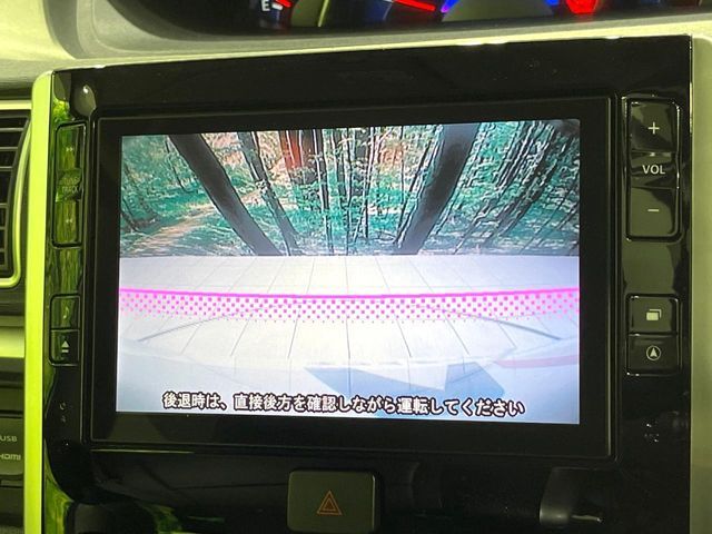 【バックカメラ】駐車時に後方がリアルタイム映像で確認できます。大型商業施設や立体駐車場での駐車時や、夜間のバック時に大活躍！運転スキルに関わらず、今や必須となった装備のひとつです！