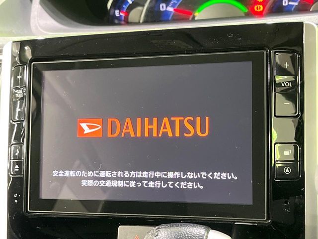 【純正ナビ】人気の純正ナビを装備。オーディオ機能も充実しており、Bluetooth接続すればお持ちのスマホやMP3プレイヤーの音楽を再生可能！毎日の運転がさらに楽しくなります！！