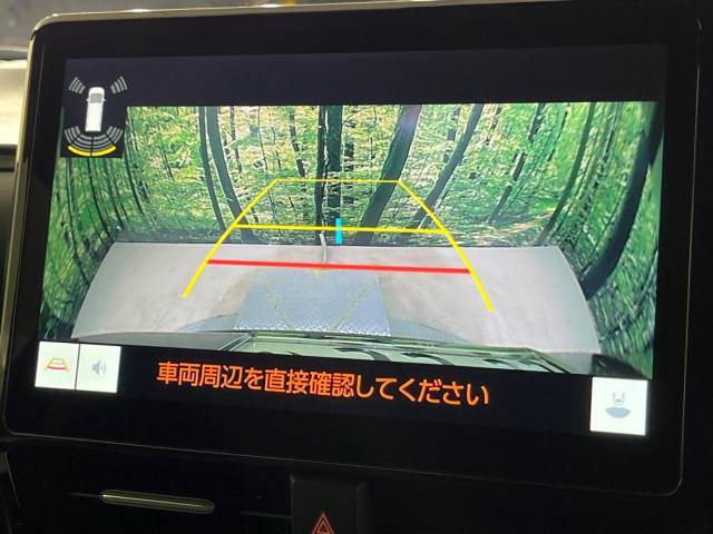 【バックカメラ】駐車時に後方がリアルタイム映像で確認できます。大型商業施設や立体駐車場での駐車時や、夜間のバック時に大活躍！運転スキルに関わらず、今や必須となった装備のひとつです！