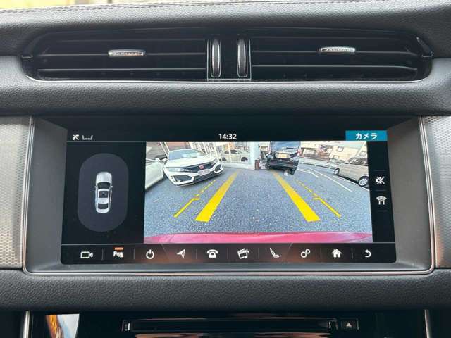 便利なバックカメラ装備。苦手な駐車もラクラクです。