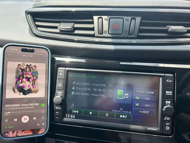 オーディオはBluetooth接続可能なSDナビTVが装備！ナビ機能はもちろんの事、Bluetoothオーディオ、CD/DVD再生、地デジTV視聴など多機能なSDナビです！