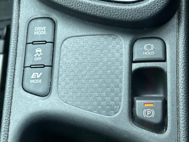 WECARSの展示場では実際に見て、触ってお車をお選びいただけます！知識の豊富な営業スタッフが様々なカーライフをご提案いたします！