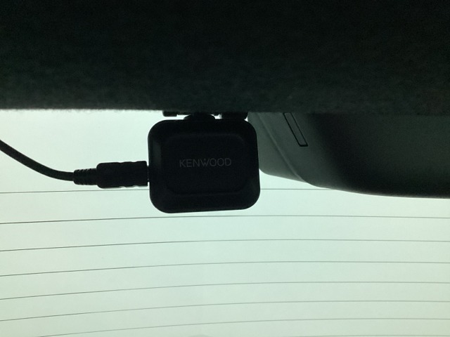 後方にもドライブレコーダーのカメラ（社外品）が付いています。前後両方でお車の周りを監視・記録いたします。