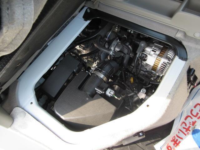整備工場で点検・整備してからのお渡しです！エンジンルームもきれいです♪　くわしくはスタッフへ！