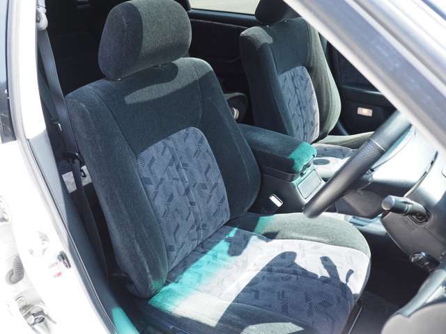 ツアラーエディションはJZX100系マークIIからインスピレーションを得たスポーティなインテリアが採用されています。