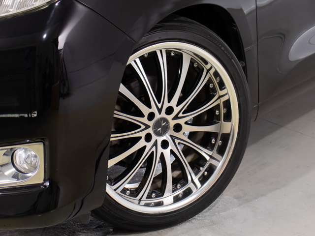 20インチアルミホイール＆車高調装着車です！
