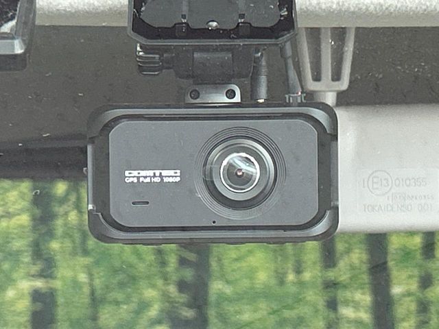 【ドライブレコーダー】安心・安全なカーライフに必須のドライブレコーダーを装備！走行中はもちろん、あおり運転や事故に遭遇した際の状況も映像で記録し、万一のリスクに備えます。