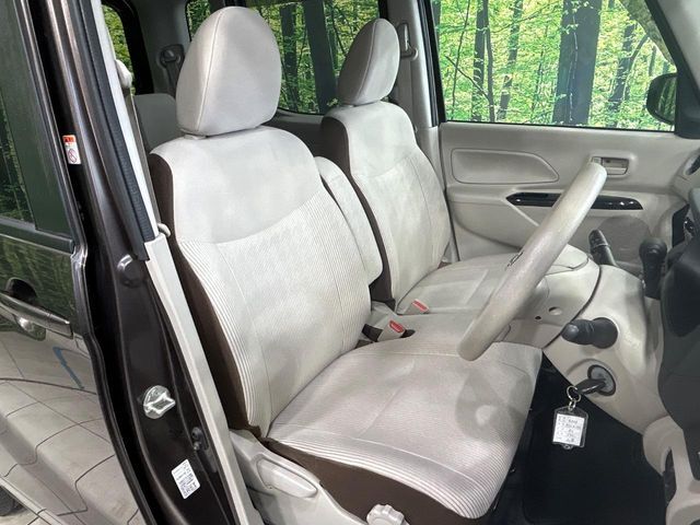 運転席シート廻りは使用感も少なく、良好な状態となっています。丁寧に使われていたことがよくわかりますね。