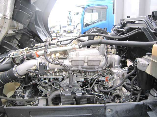 エンジン型式/6UZ1