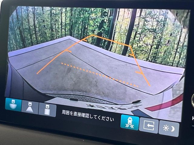 【バックカメラ】駐車時に後方がリアルタイム映像で確認できます。大型商業施設や立体駐車場での駐車時や、夜間のバック時に大活躍！運転スキルに関わらず、今や必須となった装備のひとつです！
