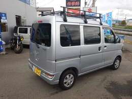 当社は整備認証工場でもあり板金塗装工場です。納車後の万一の事故やお車のキズ・ヘコミも修理お任せください！