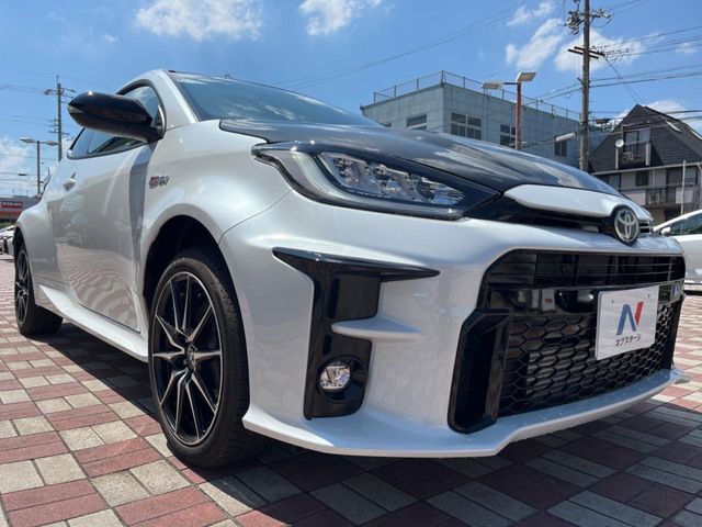 大好評のボディコーティング「弾スプラッシュコート」もご納車までに施工可能。通常のガラスコートと異なる、耐久年数6年の無機質ガラスコーティングが、ボディをキレイな状態に保ってくれます。