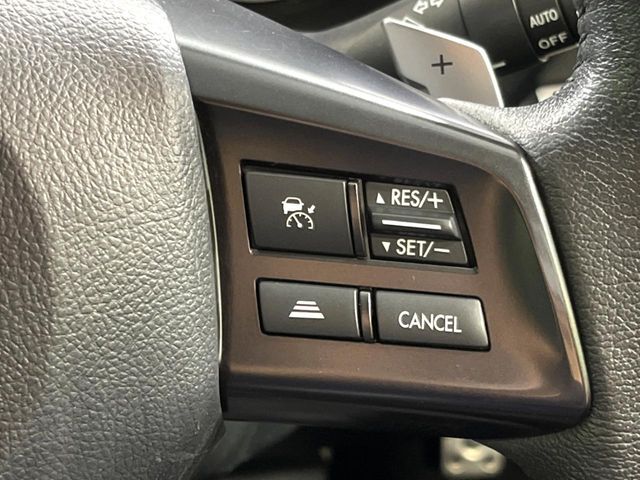 【全車速追従機能付クルーズコントロール】高速道路での長距離走行が楽に！！自動で速度を保つクルーズコントロールが、衝突軽減システムと連携し、前方の車両を感知して車間を保つように速度調節してくれます！！