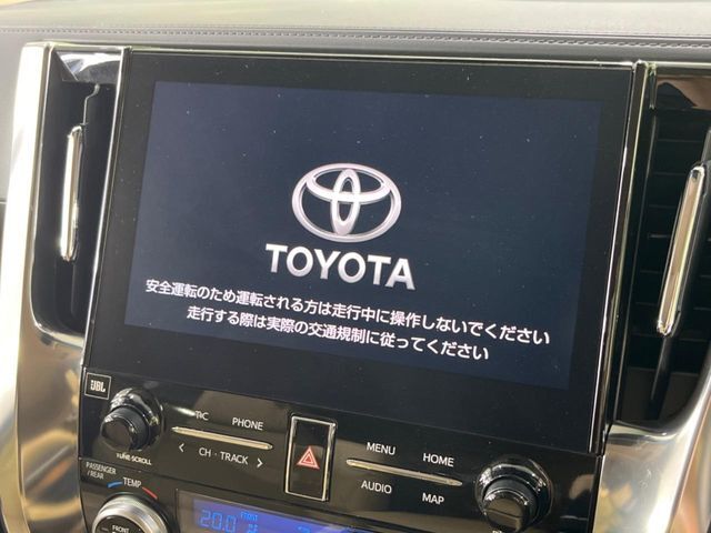 【純正ナビ】人気の純正ナビを装備しております。ナビの使いやすさはもちろん、オーディオ機能も充実！キャンプや旅行はもちろん、通勤や買い物など普段のドライブも楽しくなるはず♪