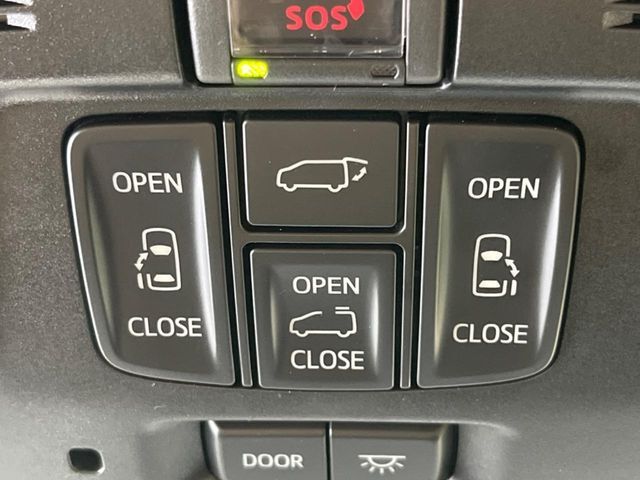 【両側パワースライドドア】スマートキーや運転席のスイッチで後席両側スライドドアの開閉が可能♪電動だから力を入れてドアを開ける必要が無く、小さなお子様でも簡単に開け閉めでき快適です♪