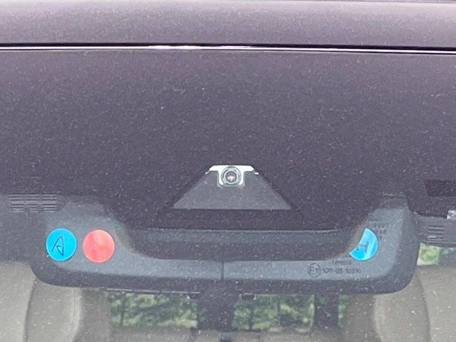 【トヨタセーフティセンス】走行中に前方の車両等を認識し、衝突しそうな時は警報とブレーキで衝突回避と被害軽減をアシスト。より安全にドライブをお楽しみいただけます。