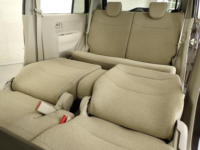 シートアレンジ多彩です。足を伸ばしてゆっくり休憩できる　広々車内です。