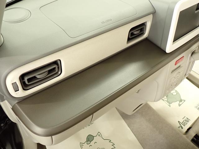 助手席前には、テーブルがあります。