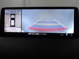 狭い場所での駐車やすれ違いなどでより的確な運転操作に役立つ360°ビューモニターが装備されています。
