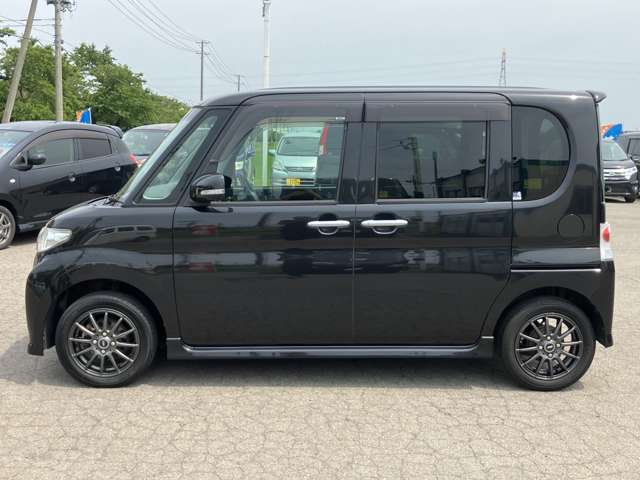 当店展示車両は価格に関係なく徹底的にキレイに仕上げ済み♪