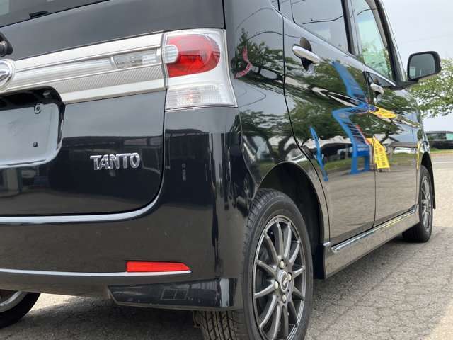 当店展示車両はボディーポリッシュ仕上げしておりますのでピカピカ♪
