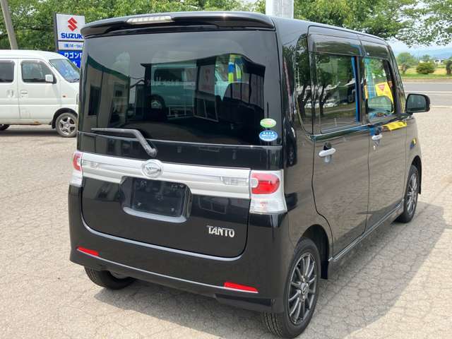 当店展示車両はボディーポリッシュ仕上げしておりますのでピカピカ♪