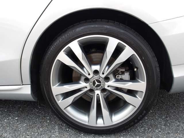 メルセデス・ベンツ正規ディーラー　株式会社シュテルン墨田のお車をご覧頂きありがとうございます。川口店・墨田店の2支店の中からお客様のご希望にあった1台をご案内させて頂きます。
