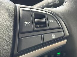 【アダプティブクルーズコントロール】高速道路での長距離走行が楽に！！自動で速度を保つクルーズコントロールが、衝突軽減システムと連携し、前方の車両を感知して車間を保つように速度調節してくれます！！