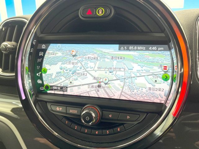 ●純正ナビ:一体感のあるナビは、高級感ある車内を演出してくれます。Bluetooth再生などオーディオ機能も充実しておりますので、運転もより楽しめます♪